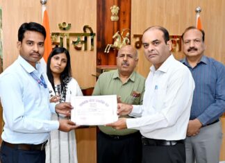 सतर्कता एवं उत्कृष्ट कार्य हेतु 12 कर्मचारियों को संरक्षा पुरस्कार प्रदान
