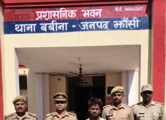 बबीना पुलिस द्वारा चोरी के माल सहित गिरफ्तार
