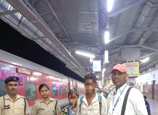 झांसी मंडल के टिकट जांच स्टाफ की सतर्कता से घर से भागे दो नाबालिग सुरक्षित संरक्षण में लिए गए