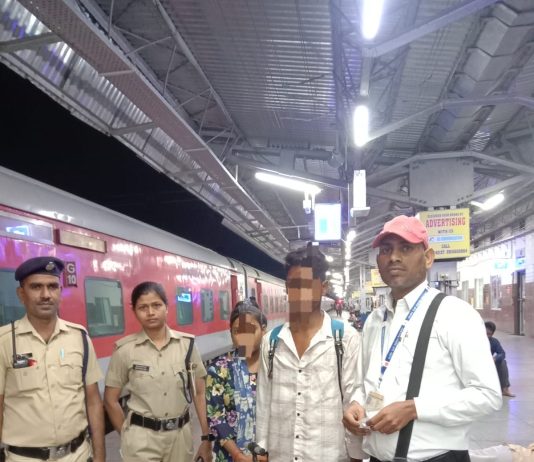 झांसी मंडल के टिकट जांच स्टाफ की सतर्कता से घर से भागे दो नाबालिग सुरक्षित संरक्षण में लिए गए