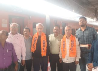 कोच्चि से लौटे बीएमएस के वरिष्ठ पदाधिकारियों का झांसी में अभिनंदन