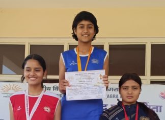 बॉक्सिंग में चमकी इशिका करौसिया, मंडल स्तरीय प्रतियोगिता में जीता कांस्य पदक