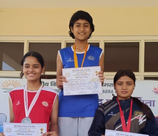 बॉक्सिंग में चमकी इशिका करौसिया, मंडल स्तरीय प्रतियोगिता में जीता कांस्य पदक