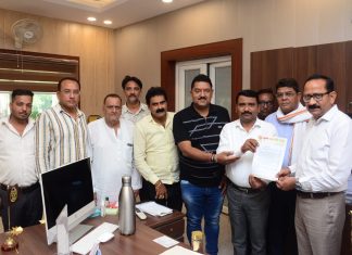 झांसी व्यापार मंडल उत्तर प्रदेश ने विद्युत समस्या पर कमिश्नर को सौंपा ज्ञापन, दिए सुझाव