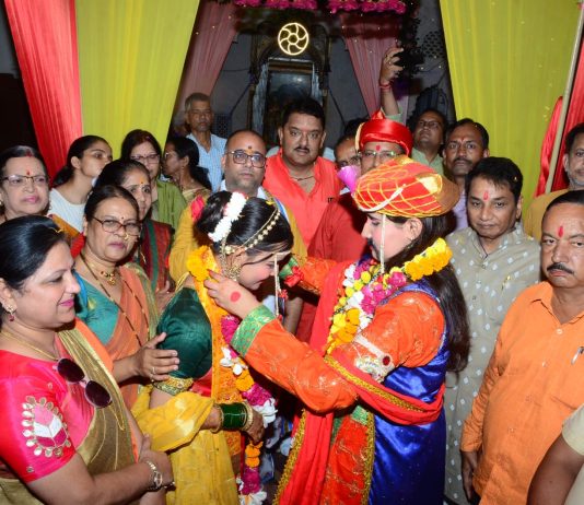 झांसी में धूमधाम से मनाई राजा और रानी की शादी की 184 वीं वर्षगांठ