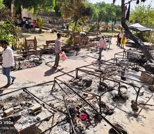 धार्मिक नगरी ओरछा में हरदौल बैठका के समीप 16 मनिहारी की दुकानों में साज़िशन आग ?