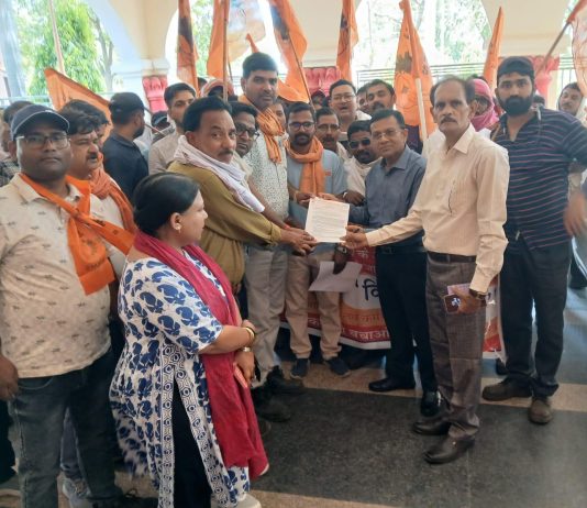 29608 पद सरेंडर करने के विरोध में UMRKS का विरोध प्रदर्शन