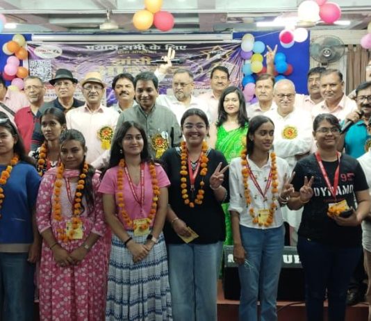 वॉइस आफ बुंदेलखंड का शानदार आगाज, प्रतिभागियों का सेमीफाइनल 24 को