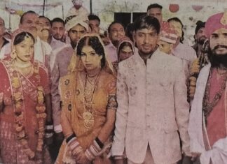 अनूठा सामूहिक विवाह समारोह, आयोजक आशीष ने भी जीवन संगिनी को वर माला पहनाई