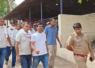 #Jhansi जेल से बाहर निकलते ही भाजपा नेता आशीष उपाध्याय को पुलिस दबोच ले गई