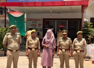 मेडिकल कॉलेज की स्टाफ नर्स द्वारा पांच लाख की ठगी, गिरफ्तार
