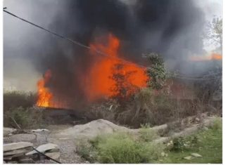केला कोल्ड स्टोर में भीषण आग में 10 लाख रुपए व केला और उपकरण खाक