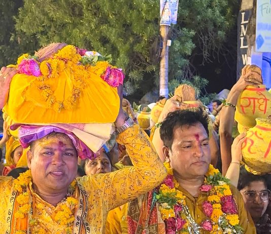 शोभायात्रा के साथ श्रीकुंज बिहारी मंदिर में श्रीमद भागवत कथा का शुभारंभ