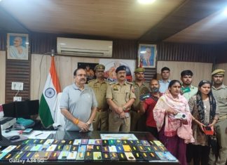 झांसी जीआरपी सर्विलांस टीम की सक्रियता से 218 गुम मोबाइल बरामद
