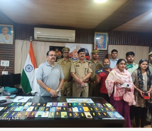 झांसी जीआरपी सर्विलांस टीम की सक्रियता से 218 गुम मोबाइल बरामद