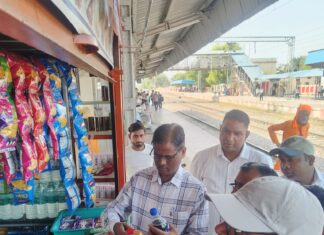 झांसी-मुरैना खंड में अनाधिकृत वेंडर्स व बिना टिकट यात्रियों के विरुद्ध अभियान से खलबली