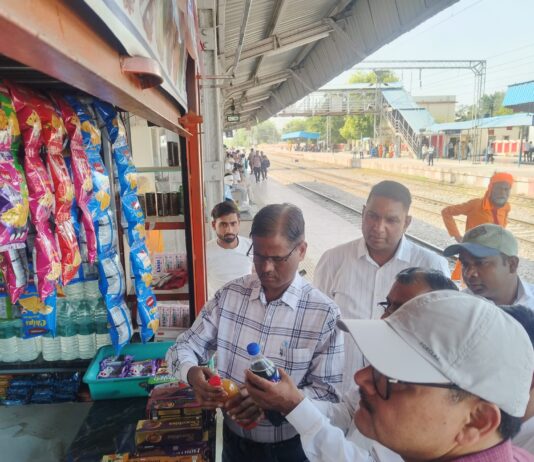 झांसी-मुरैना खंड में अनाधिकृत वेंडर्स व बिना टिकट यात्रियों के विरुद्ध अभियान से खलबली