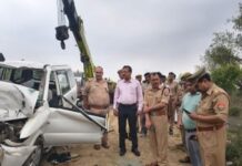 अयोध्या से दर्शन कर लौट रहे कार सवार ललितपुर के एक ही परिवार के 6 लोगों की मौत, 4 घायल