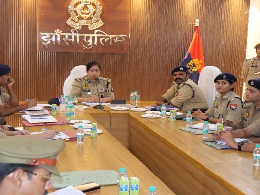 एडीजी ने झांसी पुलिस की कार्य प्रणाली को सराहा