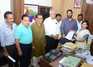 कांग्रेसियों ने कहा – लक्ष्मी तालाब की सफाई व विकास के नाम पर हुआ भ्रष्टाचार