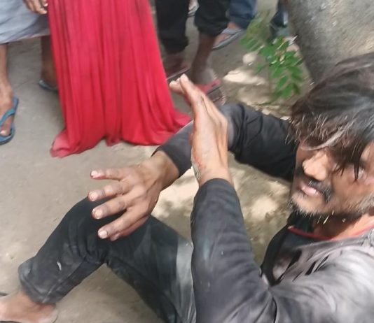 नाबालिग लड़की को बहला-फुसलाकर ले जा रहे युवक को पकड़ कर धुनाई