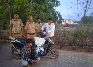इलेक्ट्रिक स्कूटर से 189.20 लीटर कच्ची व देशी शराब बरामद