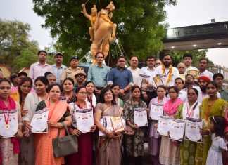 रेलवे वर्कशॉप की 51 मातृ शक्ति को किया सम्मानित