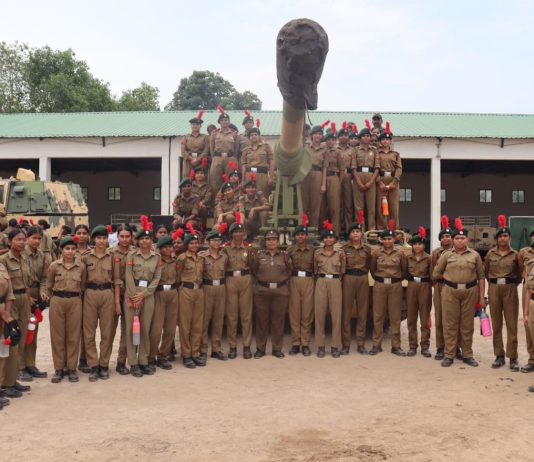 एनसीसी कैडेट्स ने अत्याधुनिक सेल्फ प्रॉपेड तोप की कार्यप्रणाली, सुरक्षित संचालन को जाना