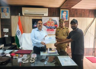 ऑटो चालक की ईमानदारी, लाखों के आभूषण से भरा बैग लौटाया
