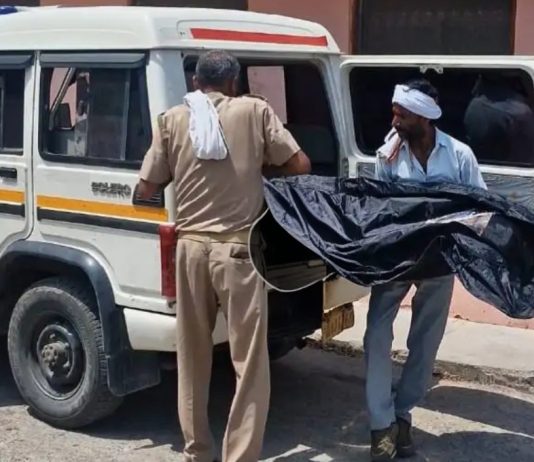 #Jhansi रेलवे के कण्डम क्वार्टर बने अवैध गतिविधियों का अड्डा, नशेड़ी का शव लटका मिला