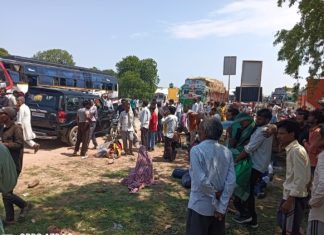 ललितपुर हाईवे पर तेज रफ्तार बस ने कंटेनर में मारी टक्कर