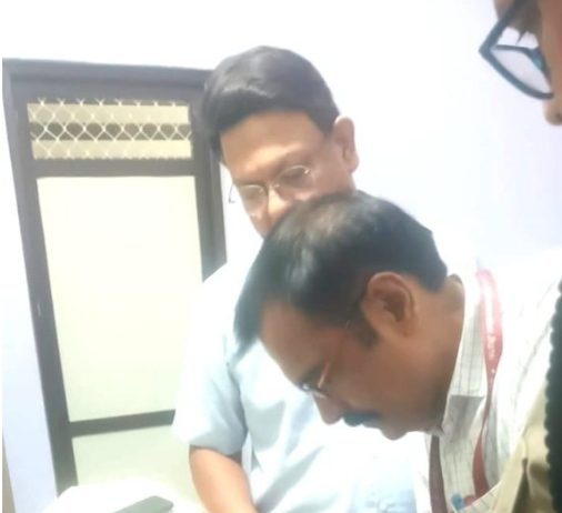 #Jhansi छापे में अवैध अल्ट्रासाउंड सेंटर पकड़ा, दो संचालक भाग निकले