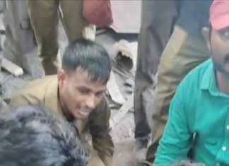 वर्कशॉप में अप्रैंटिस से उठवाया जा रहा स्क्रैप, स्ट्रिपिंग शाप में स्क्रैप से अप्रेंटिस घायल