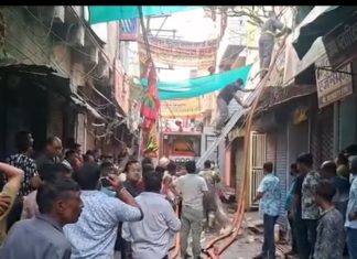 गांधी रोड बाजार में पेंट के गोदाम में फिर भड़की आग, दहशत में बाजार बंद
