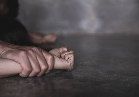 होटल के कमरे में अबोध की आंखों पर पट्टी बांध किया दुष्कर्म, बनाए वीडियो