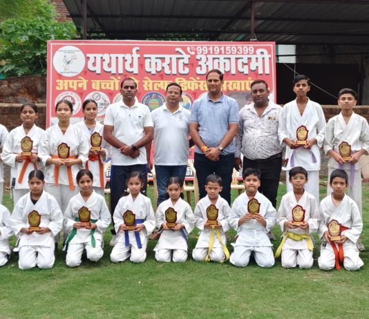 उत्कृष्ट प्रदर्शन पर खिलाड़ियों का हुआ सम्मान