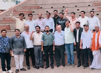 किसान बाजार की समस्याओं को लेकर धरना एवं प्रदर्शन किया
