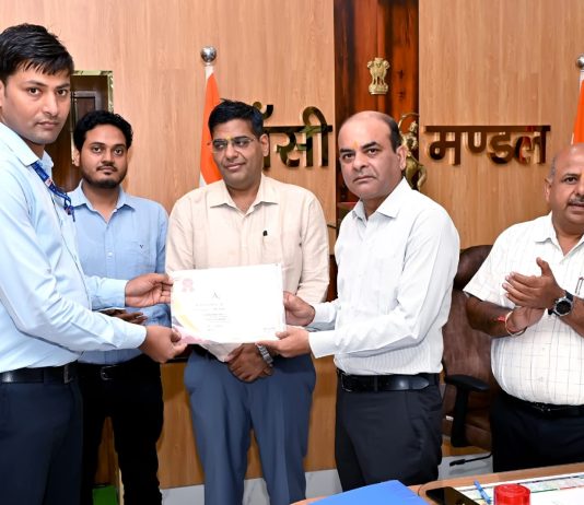 झांसी मंडल के वरिष्ठ सहायक लोको पायलट सुशील कुमार मौर्य बने ‘एम्प्लॉयी ऑफ द मंथ’