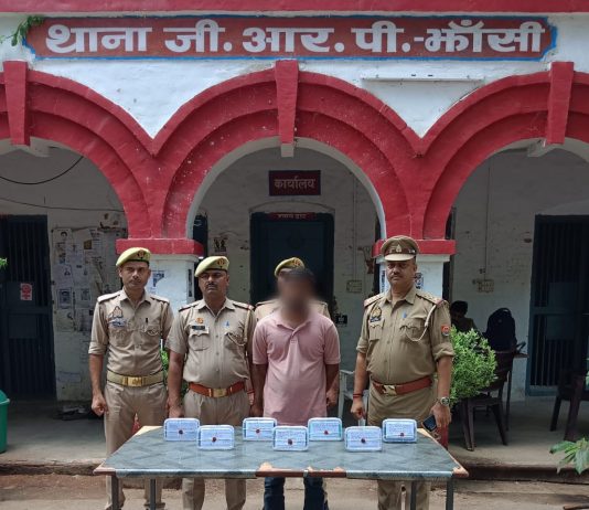 स्टेशन पर रेल यात्रियों के उड़ाये गये 7 कीमती मोबाइल फोन सहित गिरफ्तार