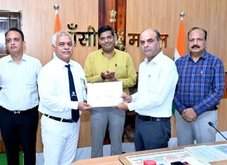 सतर्कता के साथ उत्कृष्ट कार्य करने वाले 13 कर्मचारियों को संरक्षा पुरस्कार प्रदान