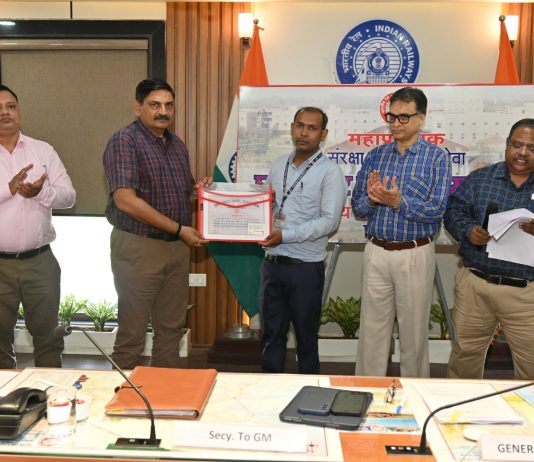 असिस्टेंट लोको पायलट आदित्य नारायण बने जून 26 के सर्वश्रेष्ठ रेलकर्मी
