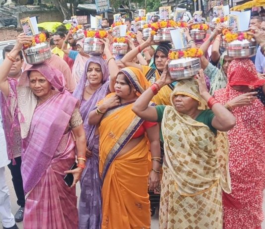 काशी से झांसी पहुंची पावन ‘कलश-रथ यात्रा’