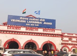 मंगला एक्सप्रेस में टिकट मांगने पर महिला यात्री द्वारा महिला टीटीई से मारपीट