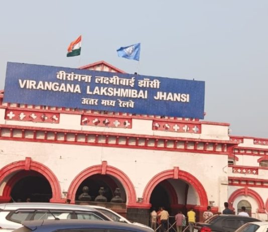 यात्रा के दौरान दो महिला यात्रियों की नगदी व ज्वेलरी चोरी