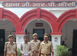 यात्री का चुराया गया मोबाइल फोन सहित गिरफ्तार