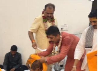 श्री कुंज बिहारी जू सरकार के दरबार में सजा भव्य फूल बंगला