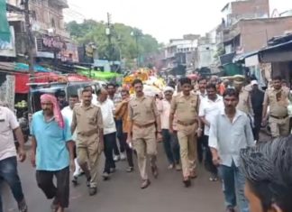 शव के साथ सफाई कर्मियों का नगर निगम मार्च