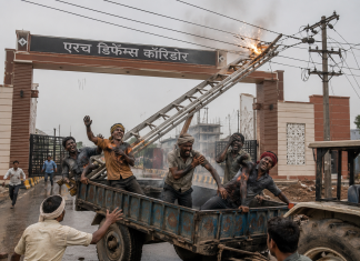 एरच के डिफेंस कॉरिडोर में हाईटेंशन लाइन के करंट से 5 मजदूर झुलसे, एक की मौत