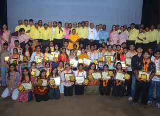 गहोई गौरव ने किया समाज के 96 मेधावी छात्र/छात्राओं का सम्मान
