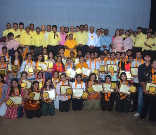 गहोई गौरव ने किया समाज के 96 मेधावी छात्र/छात्राओं का सम्मान